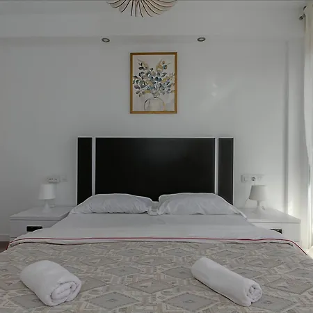 Apartment Seven Seas