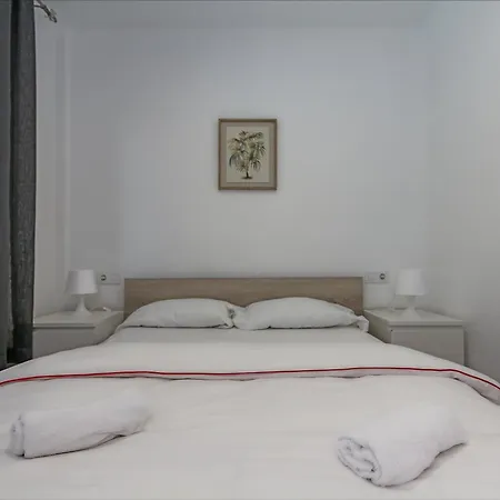 Apartment Seven Seas