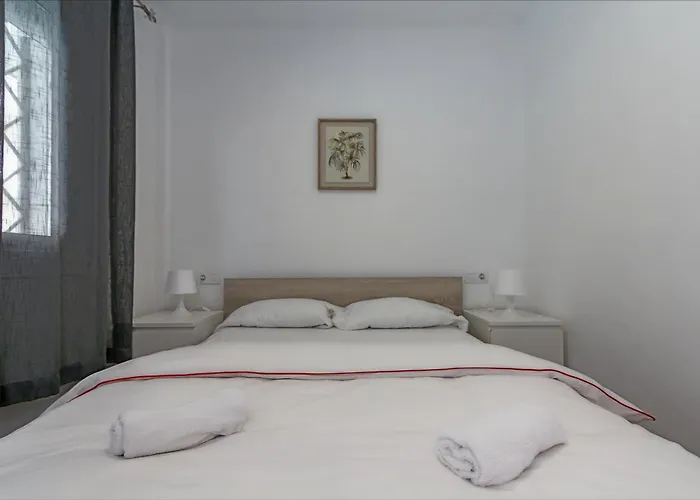 Apartment Seven Seas